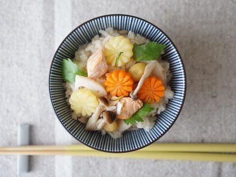 秋鮭と彩り野菜の炊き込みご飯